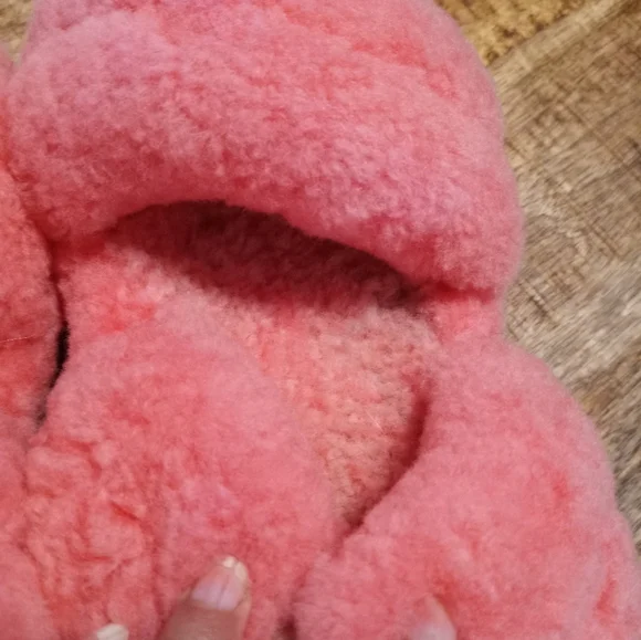 4/$20 UGG Hot Pink Fluffita Platform Sandals - Picture 10 of 16